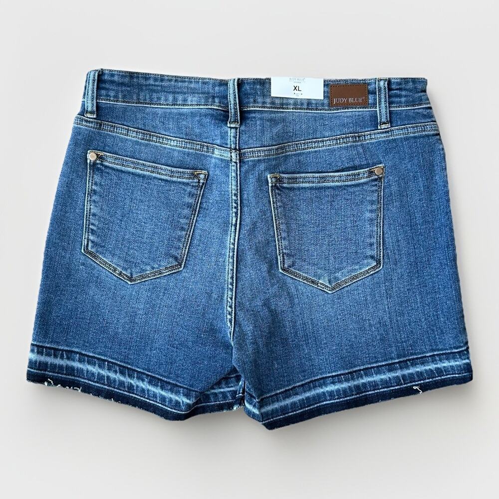 NEW Judy Blue Released Hem Shorts Women Size XL Blue Dark Wash Mid Rise Cut Offs - Picture 2 of 10